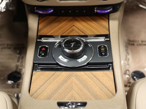 Used 2014 Rolls-Royce Wraith image 41