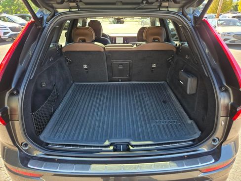 Used 2022 Volvo XC60 B5 Momentum w/ Advanced Package AWD/4WD image 13