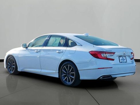 Used 2018 Honda Accord Touring image 2