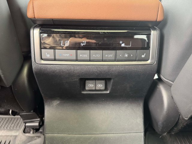 Used 2024 Lexus GX 550 w/ Accessory Package (2T) AWD/4WD image 17