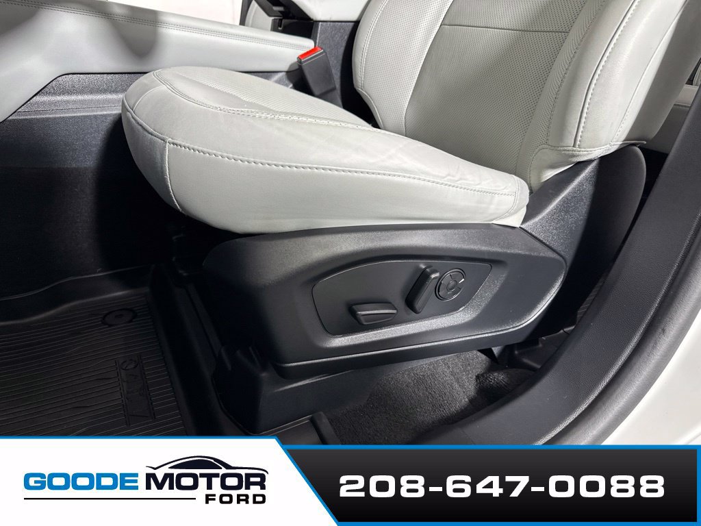 Used 2025 Ford Explorer Platinum w/ Ultimate Package AWD/4WD image 11