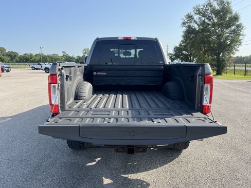 Used 2019 Ford F250 Lariat w/ Lariat Value Package AWD/4WD image 5