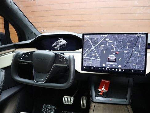 Used 2023 Tesla Model X image 37