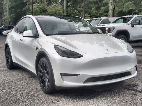 Used 2023 Tesla Model Y 2WD image 2