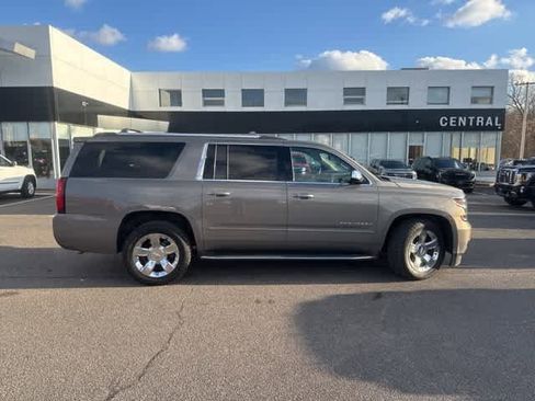 Used 2017 Chevrolet Suburban Premier image 8