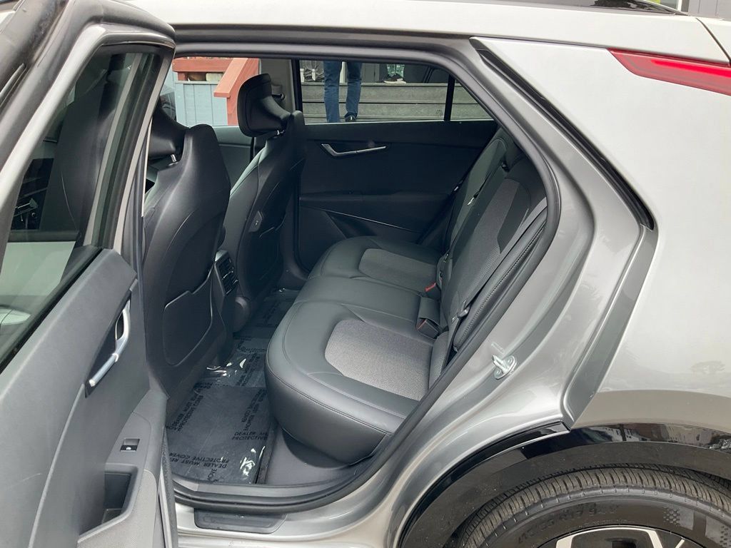 Used 2024 Kia Niro Wind FWD image 25