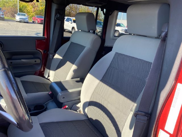 Used 2010 Jeep Wrangler Unlimited Sahara w/ Trailer Tow Group AWD/4WD image 4