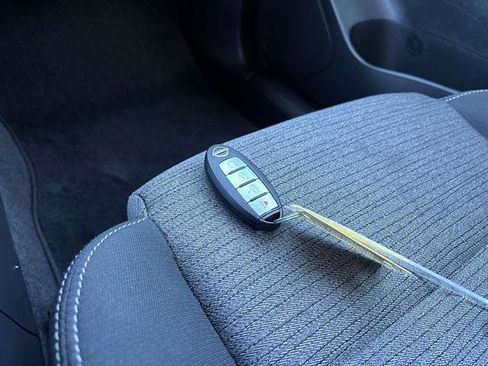 Used 2022 Nissan Rogue SV image 25