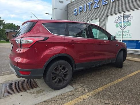 Used 2017 Ford Escape SE w/ SE Cold Weather Package AWD/4WD image 7