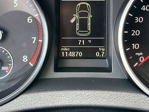 Used 2010 Volkswagen Golf 2-Door image 36