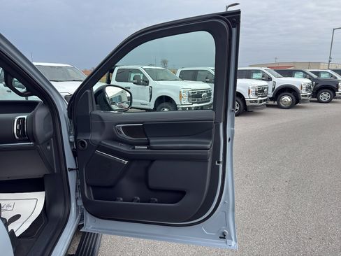 New 2025 Ford Expedition Platinum w/ Stealth Performance Package AWD/4WD image 16