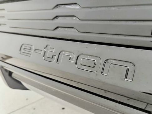 Used 2024 Audi Q8 e-tron Prestige AWD/4WD image 37