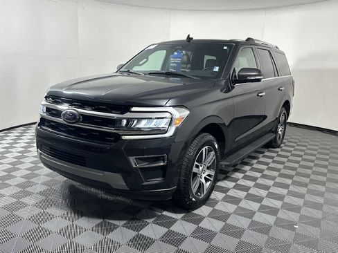 Certified 2024 Ford Expedition Limited image 3