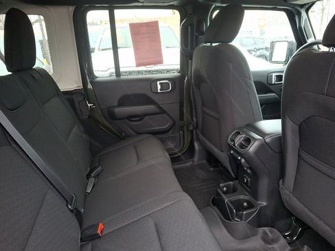 Used 2023 Jeep Wrangler Unlimited Sahara w/ Cold Weather Group AWD/4WD image 15