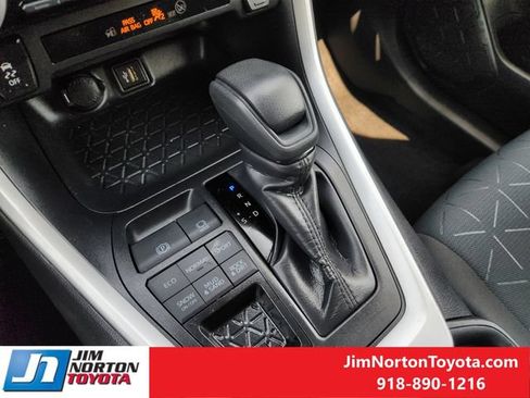 Used 2025 Toyota RAV4 XLE AWD/4WD image 20