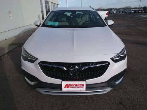 Used 2018 Buick Regal Essence w/ Driver Confidence Package #1 image 3
