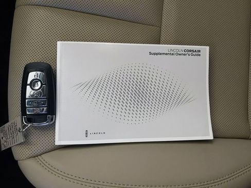 Used 2025 Lincoln Corsair AWD w/ Equipment Group 101A image 27