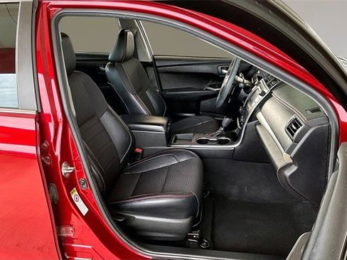 Used 2017 Toyota Camry SE image 24