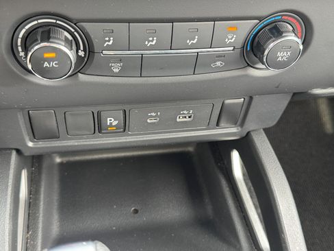 Used 2023 Nissan Frontier SV w/ Technology Package image 18
