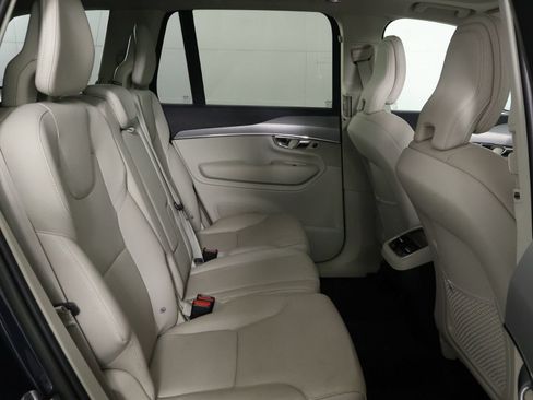 Used 2022 Volvo XC90 T5 Momentum w/ Protection Package Premier AWD/4WD image 30