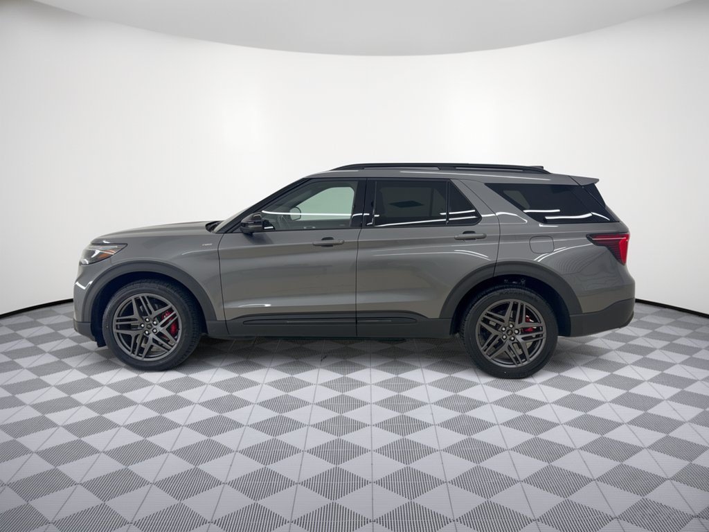 Used 2025 Ford Explorer ST-Line w/ ST-Line Street Pack AWD/4WD image 2