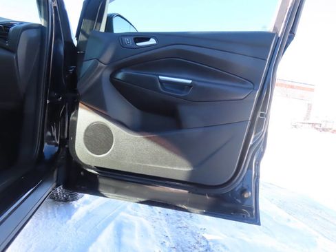 Used 2019 Ford Escape SE image 40