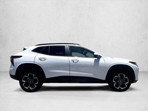 Used 2024 Chevrolet Trax LT w/ Driver Confidence Package FWD image 5