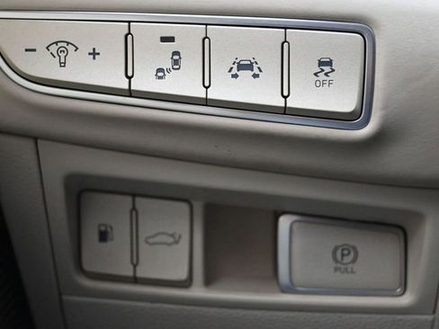 Used 2018 Genesis G90 3.3T Premium image 30