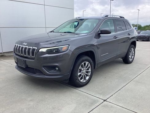 Used 2019 Jeep Cherokee Latitude Plus w/ Cold Weather Group AWD/4WD image 1