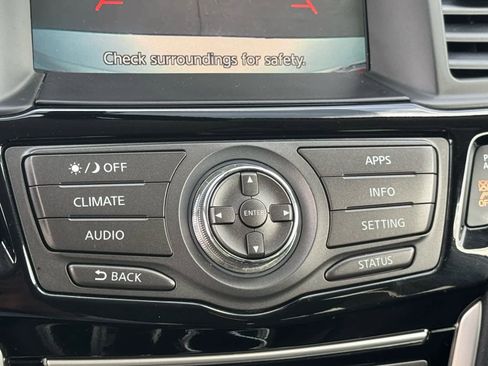 Used 2020 Nissan Pathfinder SV image 27