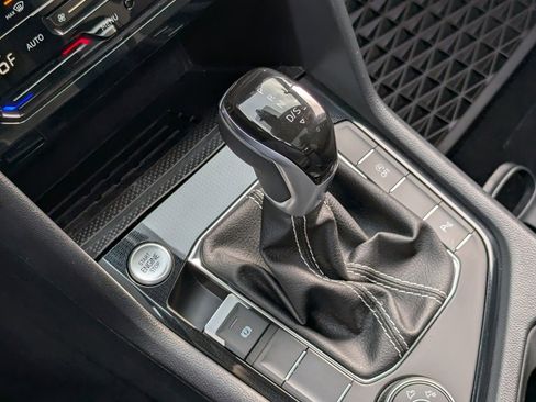 Used 2025 Volkswagen Taos SE image 16