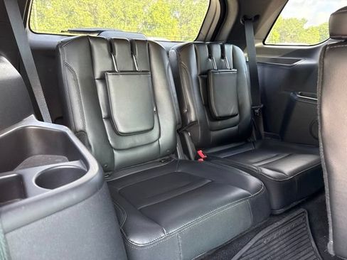 Used 2017 Ford Explorer XLT w/ Equipment Group 202A FWD image 9