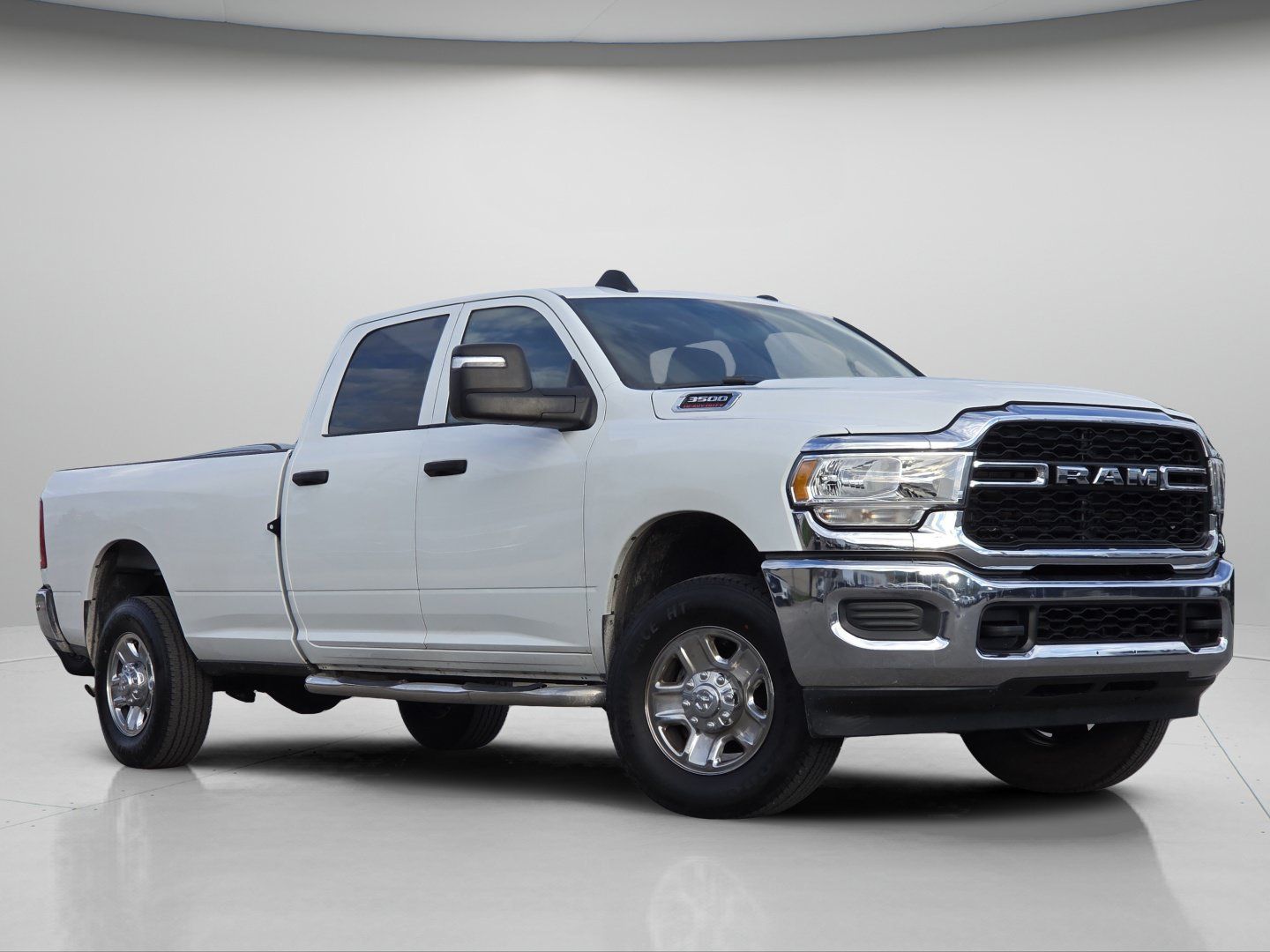 Used 2024 RAM 3500 Tradesman w/ Chrome Appearance Group AWD/4WD image 2