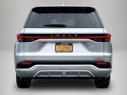 Used 2026 Lexus TX 500h AWD w/ Technology Package image 4