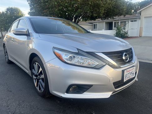 Used 2017 Nissan Altima 2.5 SL w/ Moonroof Package image 1