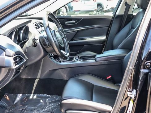 Used 2018 Jaguar XE RWD image 21