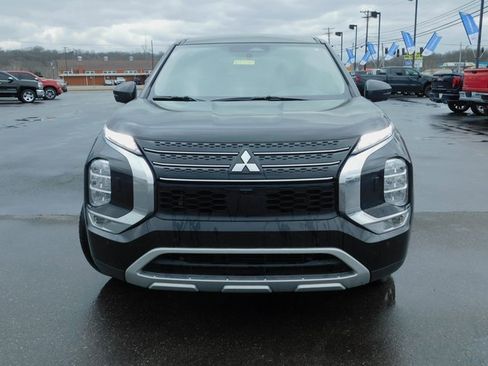 Used 2024 Mitsubishi Outlander SE image 3