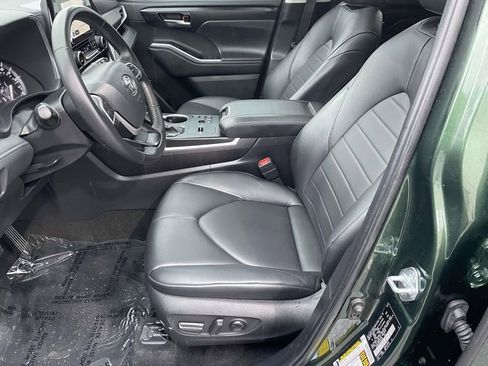 Used 2024 Toyota Highlander XLE image 29