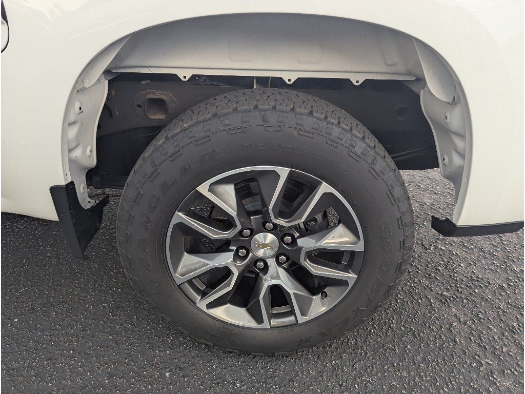 Used 2024 Chevrolet Silverado 1500 LT AWD/4WD image 10