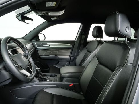 Used 2021 Volkswagen Atlas Cross Sport SE FWD image 5