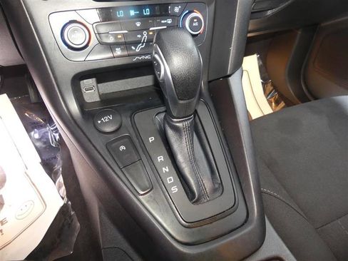 Used 2018 Ford Focus SE FWD image 37