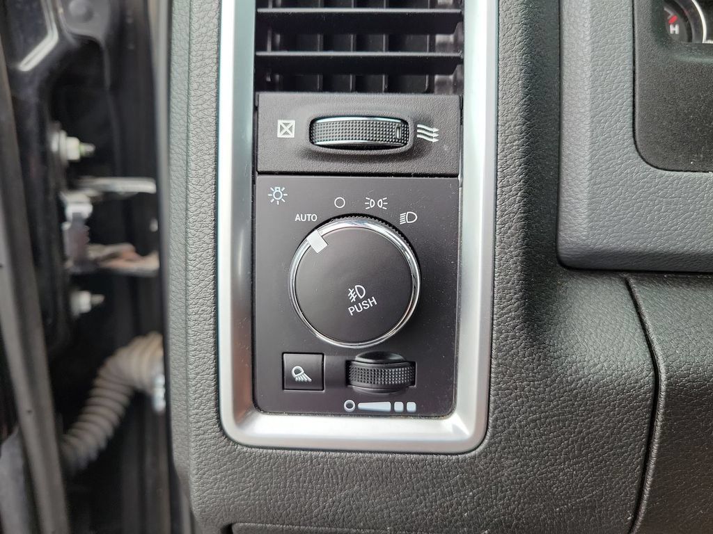 Used 2019 RAM 1500 Big Horn AWD/4WD image 16