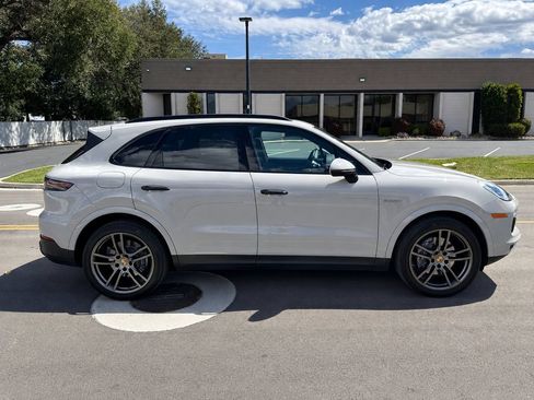 Used 2021 Porsche Cayenne E-Hybrid AWD/4WD image 6