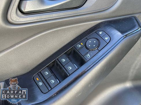 Used 2025 Nissan Rogue S AWD/4WD image 19