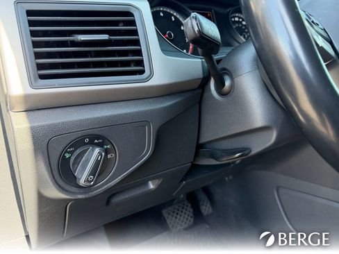 Used 2021 Volkswagen Atlas SE FWD image 25