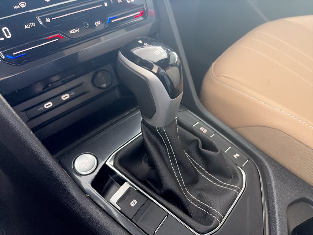 Certified 2024 Volkswagen Tiguan SE R-Line FWD image 28