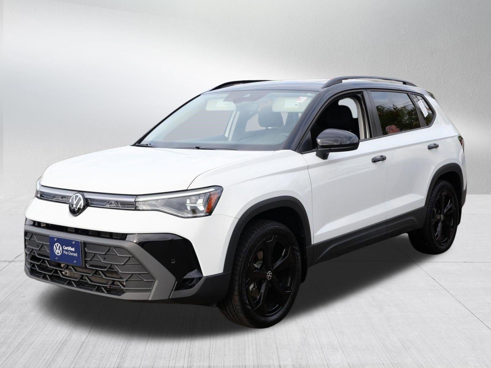 Certified 2025 Volkswagen Taos SE AWD/4WD image 3