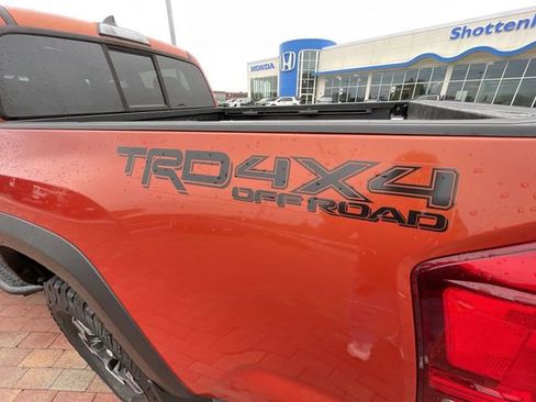Used 2016 Toyota Tacoma TRD Off-Road w/ Towing Package AWD/4WD image 29