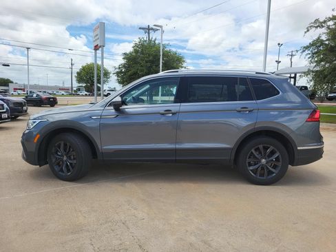 Used 2024 Volkswagen Tiguan SE FWD image 9