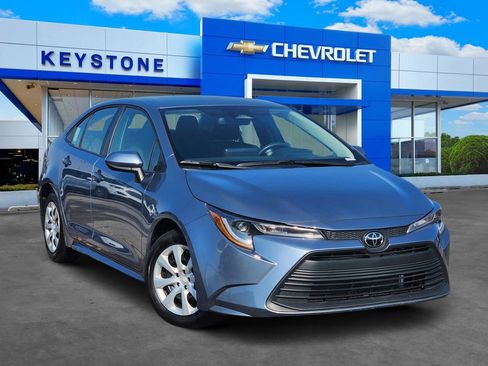 Used 2025 Toyota Corolla LE image 1